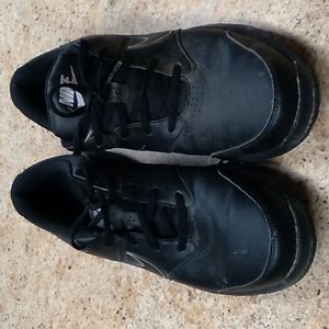 Black Nike men's size 10.5